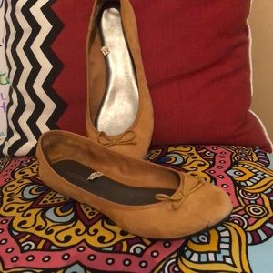 Size 8 mustard color flats